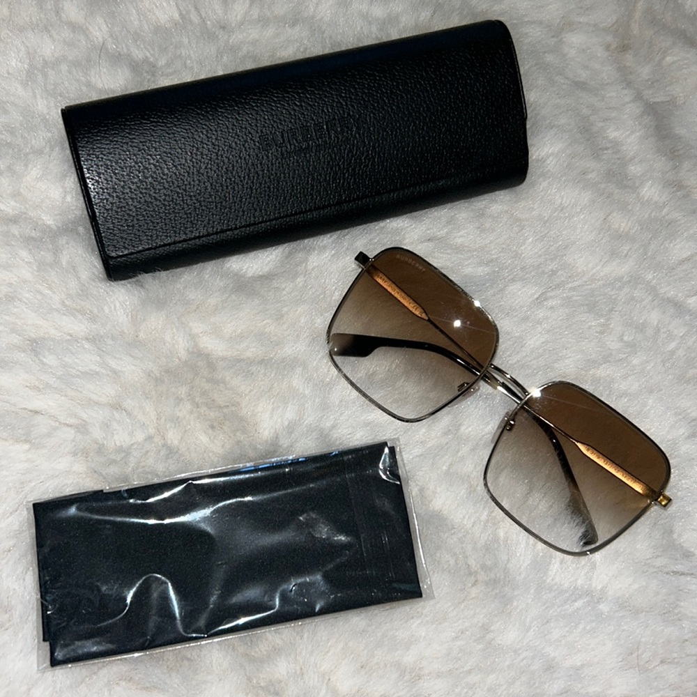 Burberry sunglasses - Picture 2 of 4